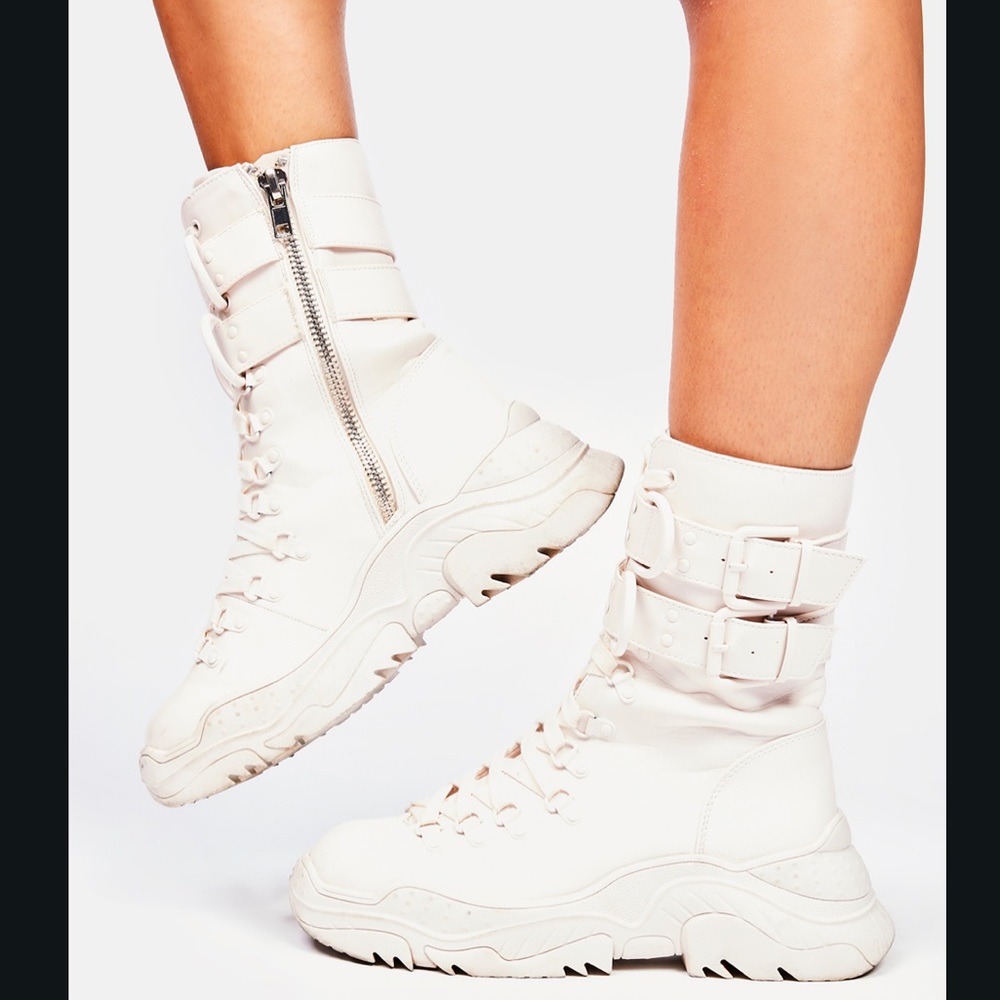 Poster girl **** HOLLYWOOD HIKER CREAM COMBAT BOOTS **** Dolls Kill